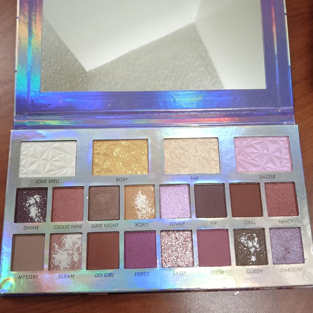Eyeshadow - Picture 2 of 2